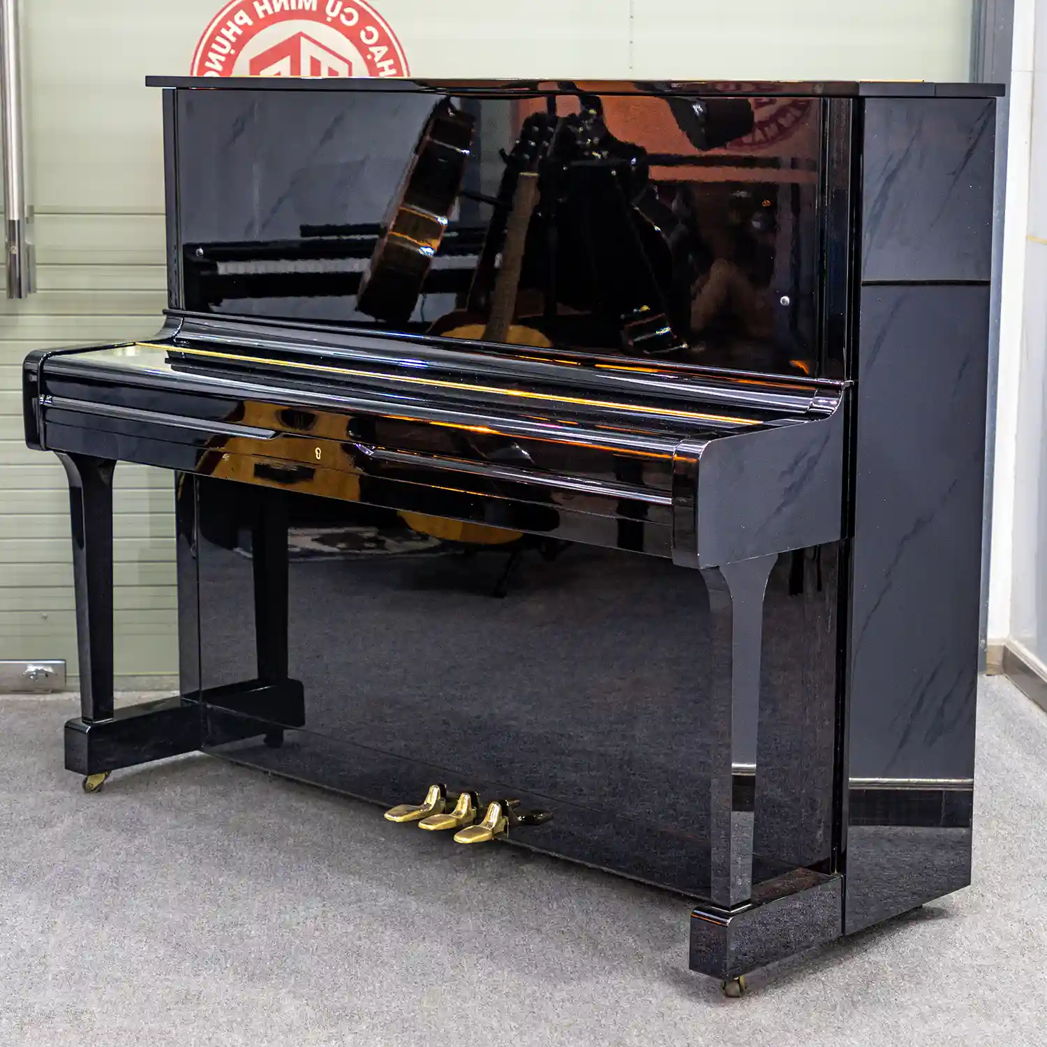 mặt bên Đàn piano cơ Yamaha U1H