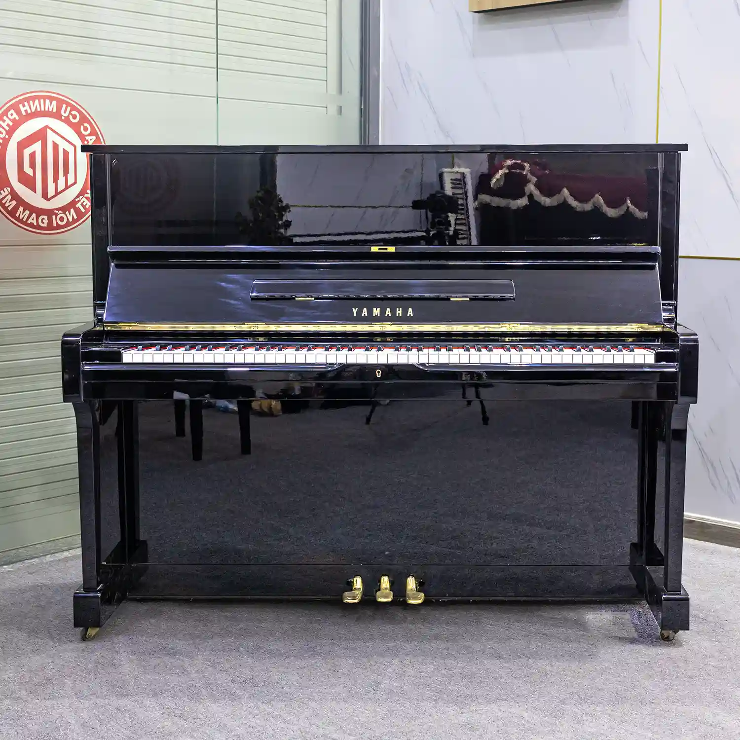 mặt trước Yamaha U1H, Đàn piano cơ Yamaha U1H