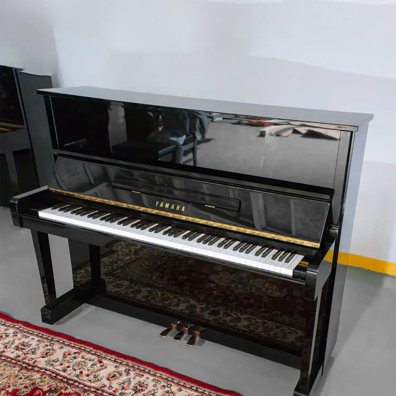 YAMAHA MC10BL - mặt trên xuống