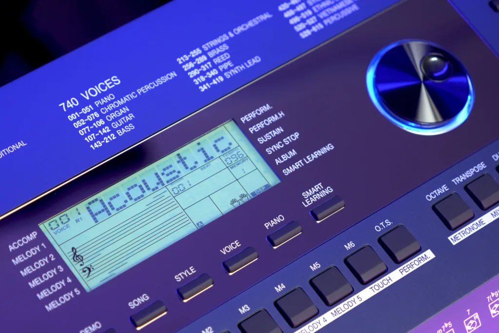 man-hinh-LCD-5-tren-dan-organ-kurtzman-k360_minhphungmusic-1-1024x683