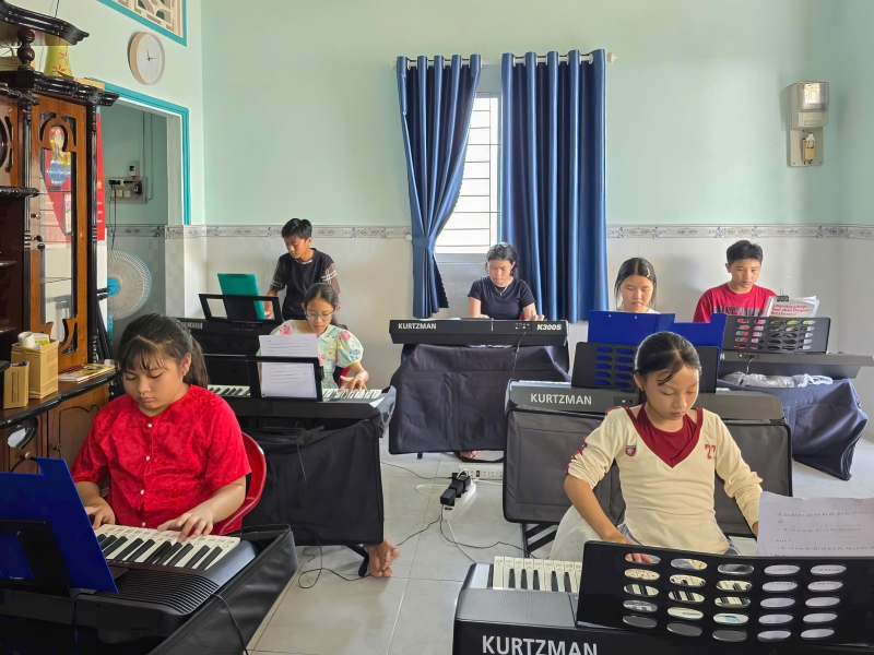 Vì sao các lớp nhạc trên toàn quốc chọn đàn Kurtzman 4